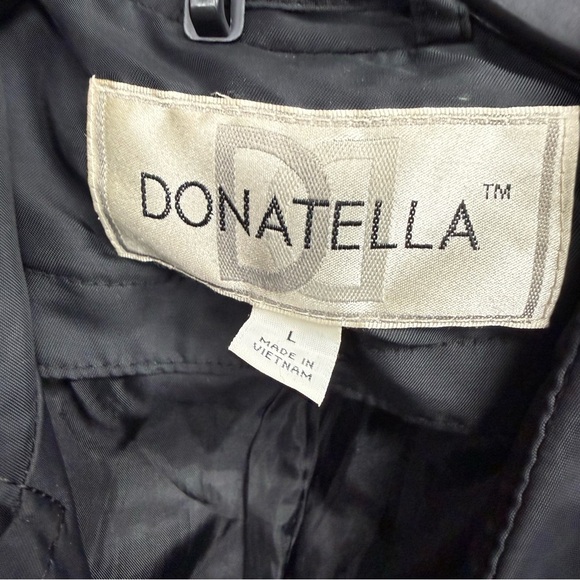 Stylish Black Trench Coat for Women - Picture 7 of 8